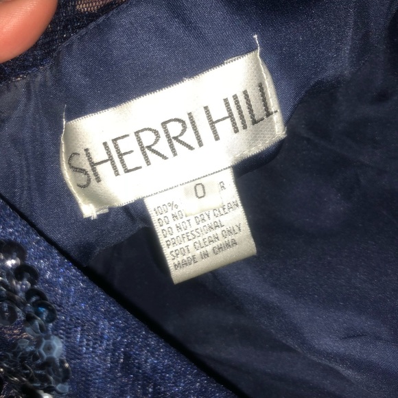 Dress - Picture 3 of 4